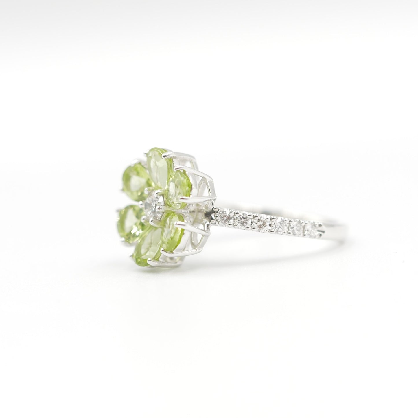 フラワーリング 指輪 ハフエタ ペリドット 1.7ct D0.38ct プラチナ900 鑑別書付