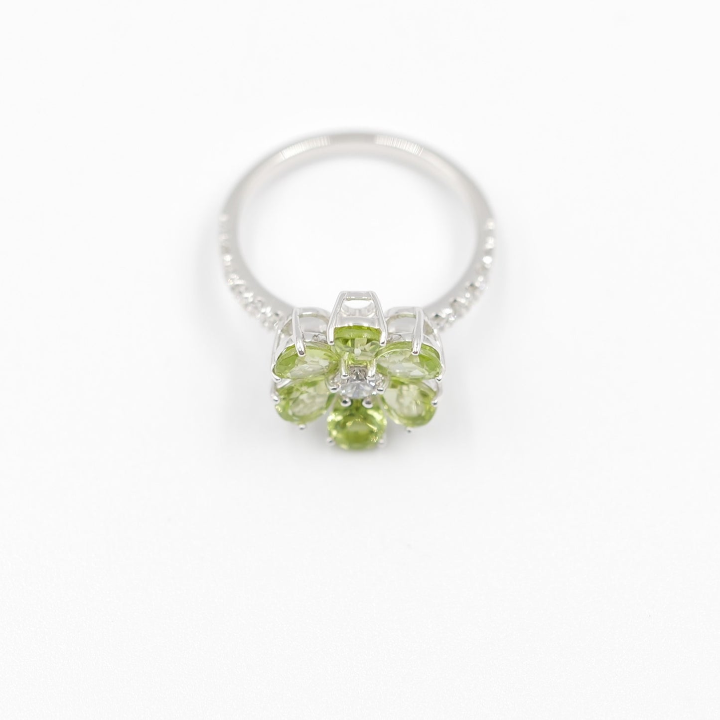 フラワーリング 指輪 ハフエタ ペリドット 1.7ct D0.38ct プラチナ900 鑑別書付