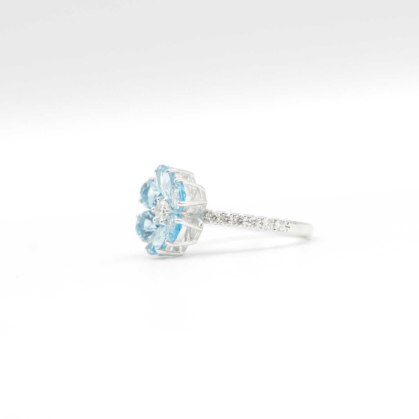 フラワーリング 指輪 ハフエタ ブルートパーズ 2ct D0.38ct プラチナ900 鑑別書付