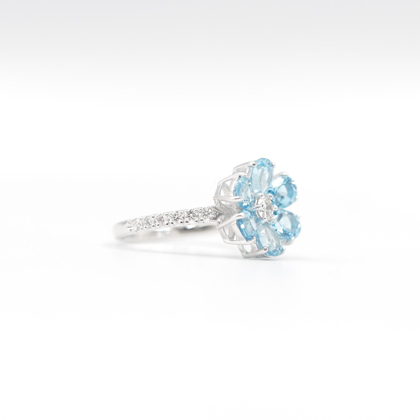 フラワーリング 指輪 ハフエタ ブルートパーズ 2ct D0.38ct プラチナ900 鑑別書付