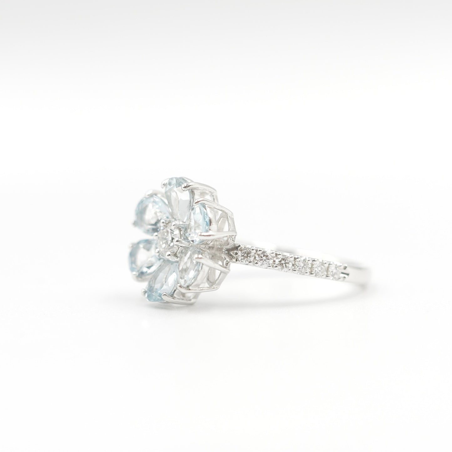 フラワーリング 指輪 ハフエタ  アクアマリン 1.52ct D0.38ct プラチナ900 鑑別書付